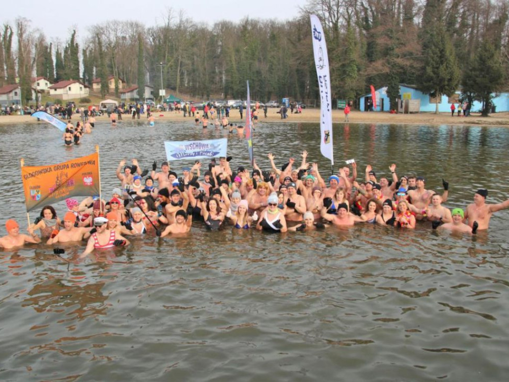 Piąty Zlot Morsów w Sławie za nami. Na plaży było gorąco, choć to środek zimy
