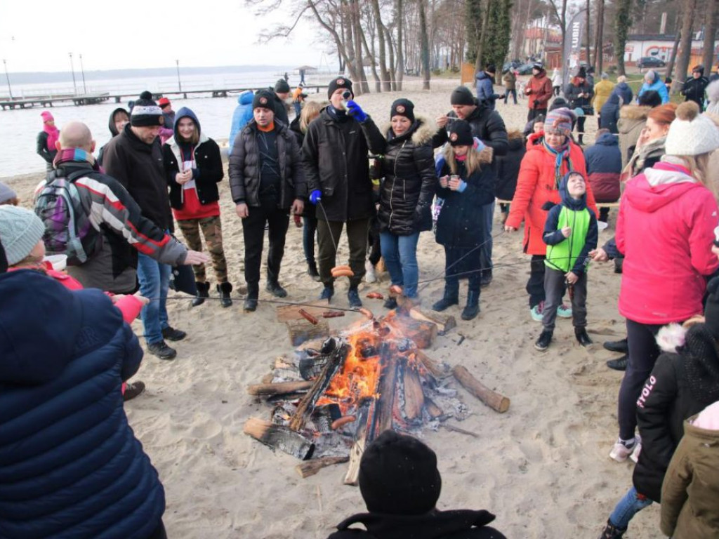 Piąty Zlot Morsów w Sławie za nami. Na plaży było gorąco, choć to środek zimy