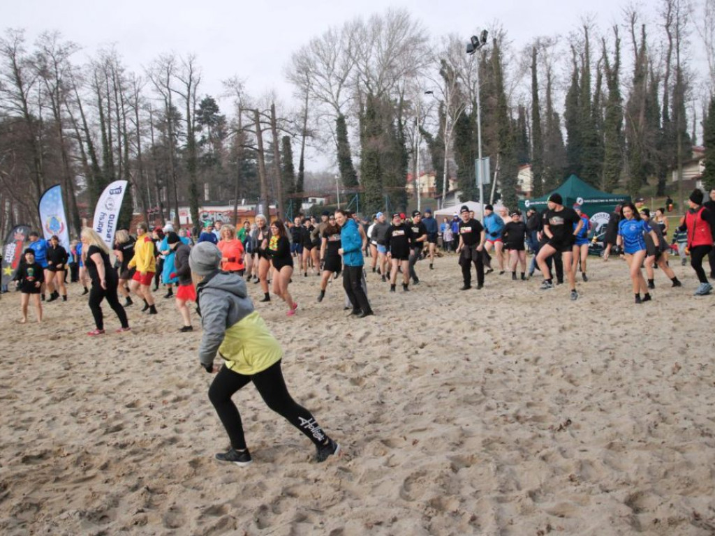 Piąty Zlot Morsów w Sławie za nami. Na plaży było gorąco, choć to środek zimy