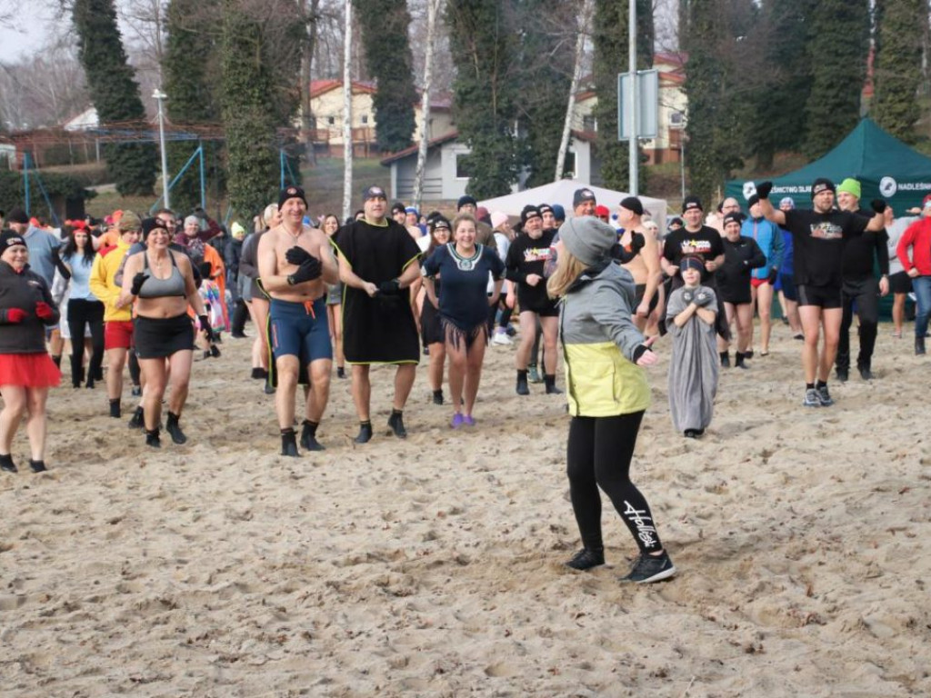 Piąty Zlot Morsów w Sławie za nami. Na plaży było gorąco, choć to środek zimy