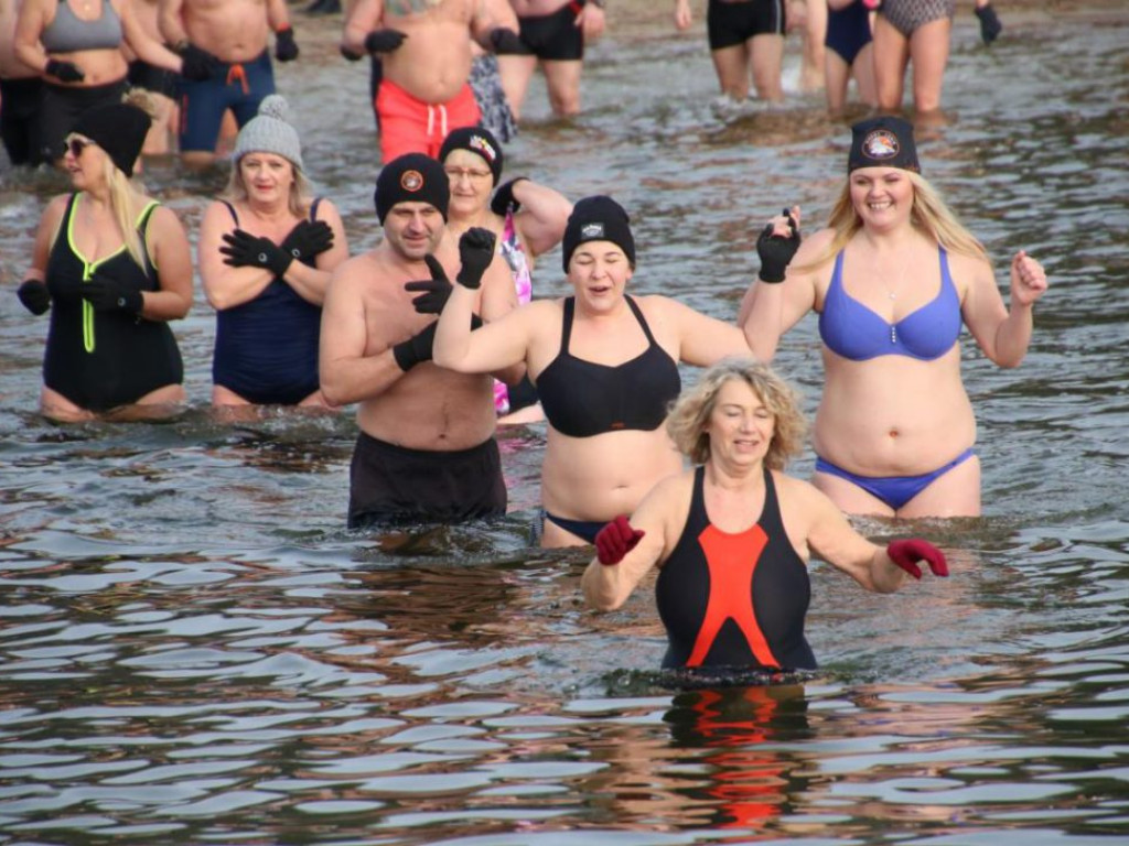 Piąty Zlot Morsów w Sławie za nami. Na plaży było gorąco, choć to środek zimy
