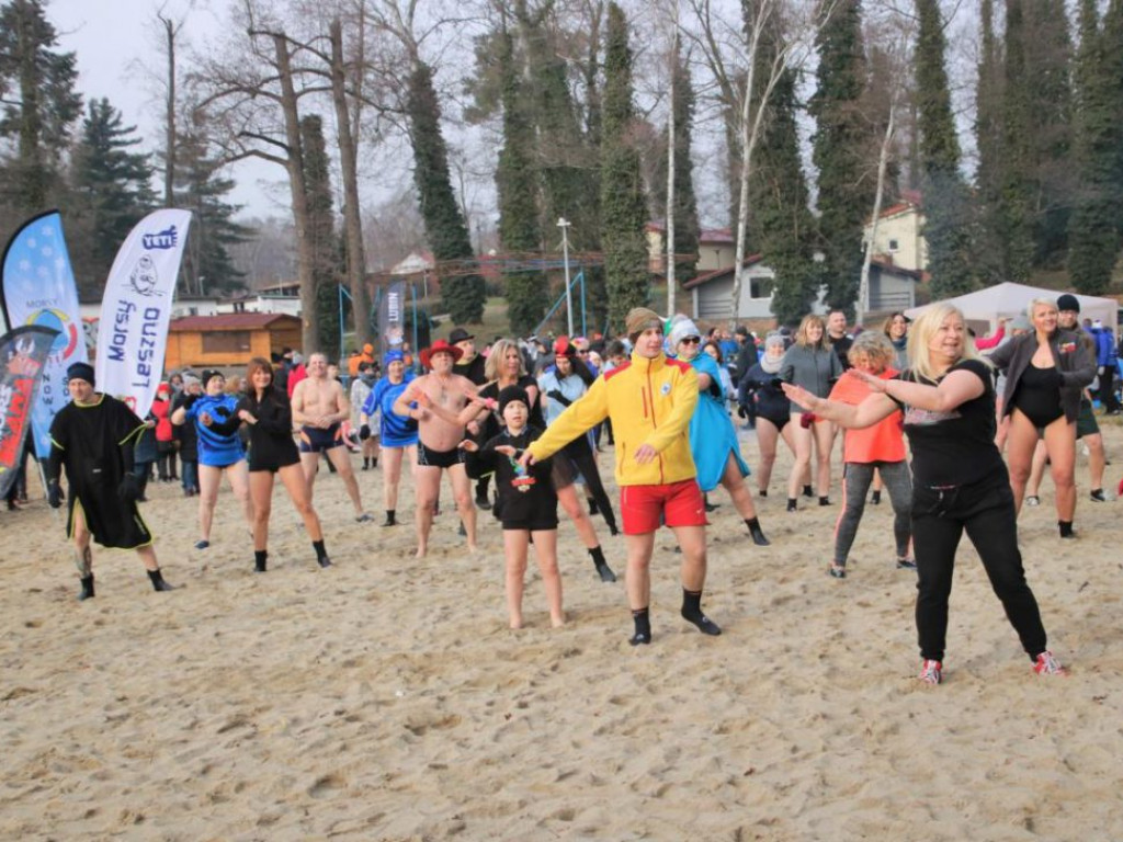 Piąty Zlot Morsów w Sławie za nami. Na plaży było gorąco, choć to środek zimy