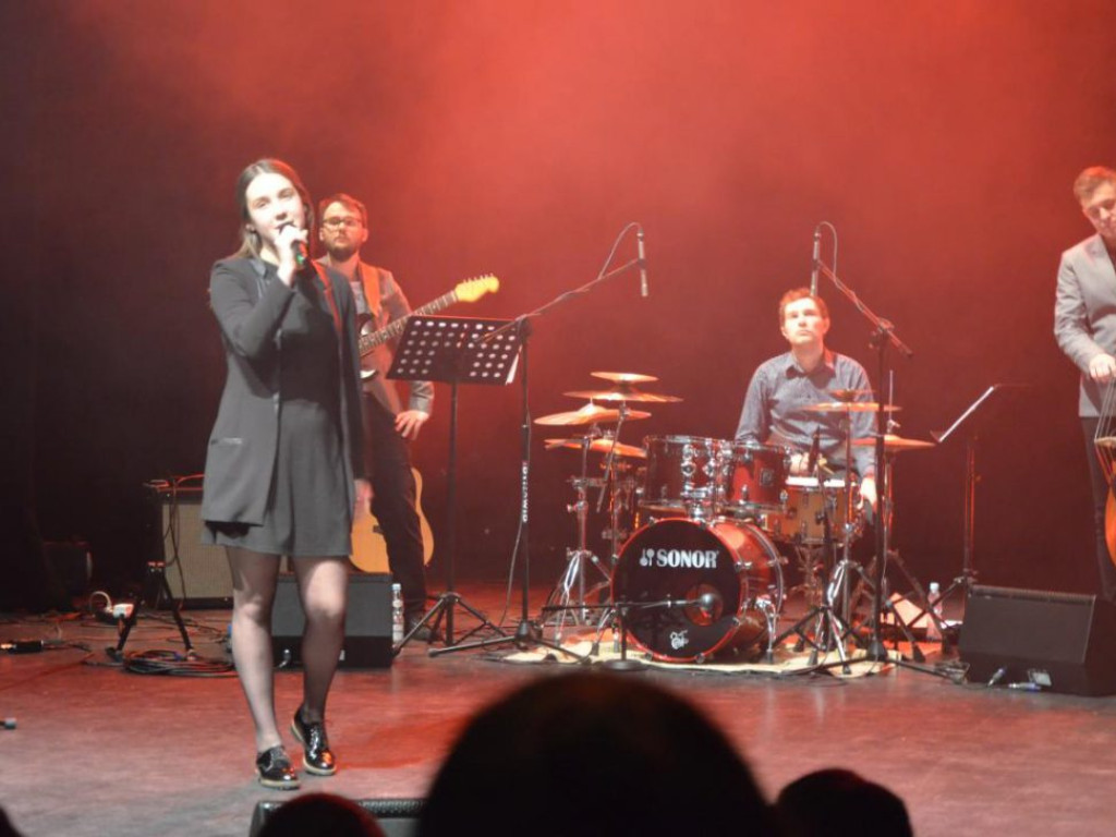 Osiecka zabrzmiała w głogowskim teatrze. Wyjątkowy koncert piosenek to pomysł muzyków związanych z Głogowem