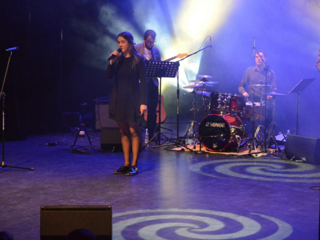 Osiecka zabrzmiała w głogowskim teatrze. Wyjątkowy koncert piosenek to pomysł muzyków związanych z Głogowem