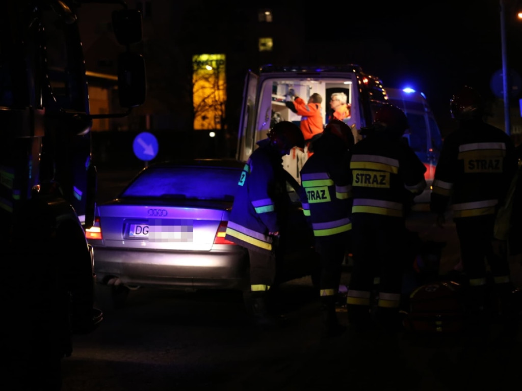 Potrącenie na przejściu dla pieszych na ulicy Wojska Polskiego! Starsza kobieta pod kołami audi