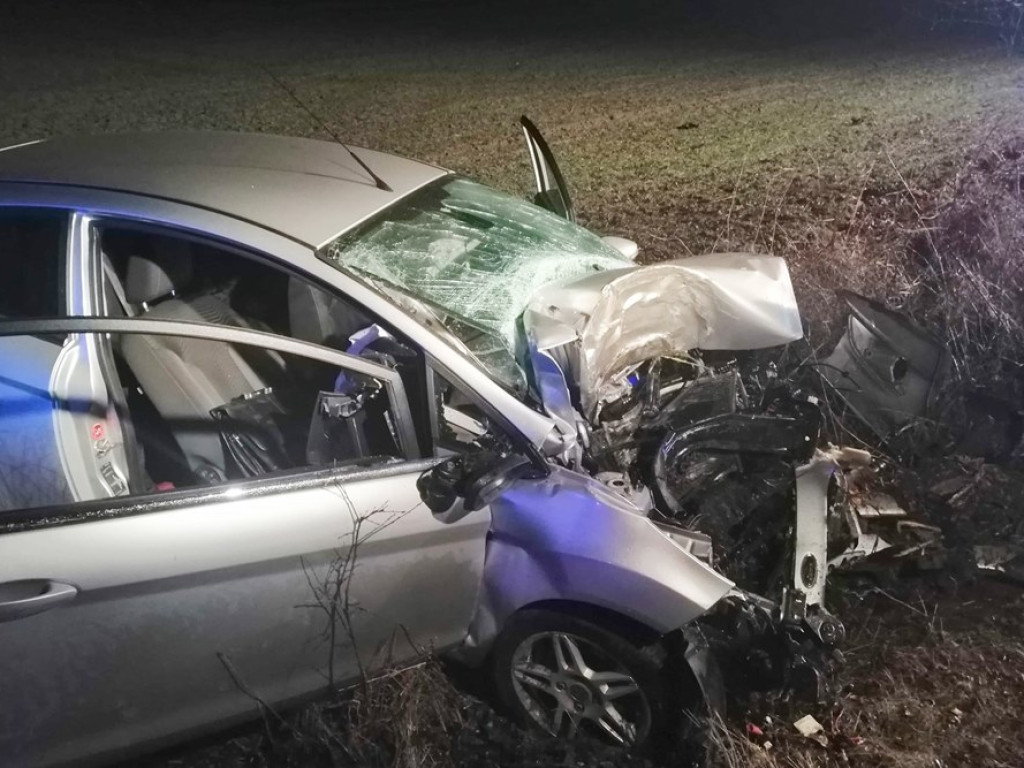 Wypadek koło Obiszowa. Kierowca wypadł z drogi i uderzył w drzewo