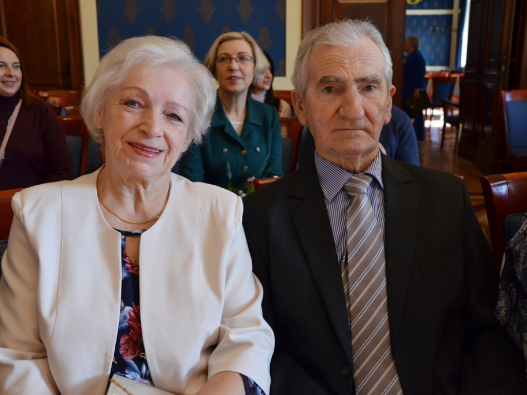 Były łzy szczęścia, bo są razem od 50 lat! Piękny jubileusz w głogowskim ratuszu