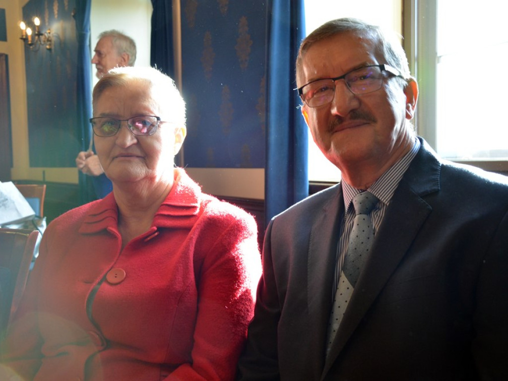 Były łzy szczęścia, bo są razem od 50 lat! Piękny jubileusz w głogowskim ratuszu