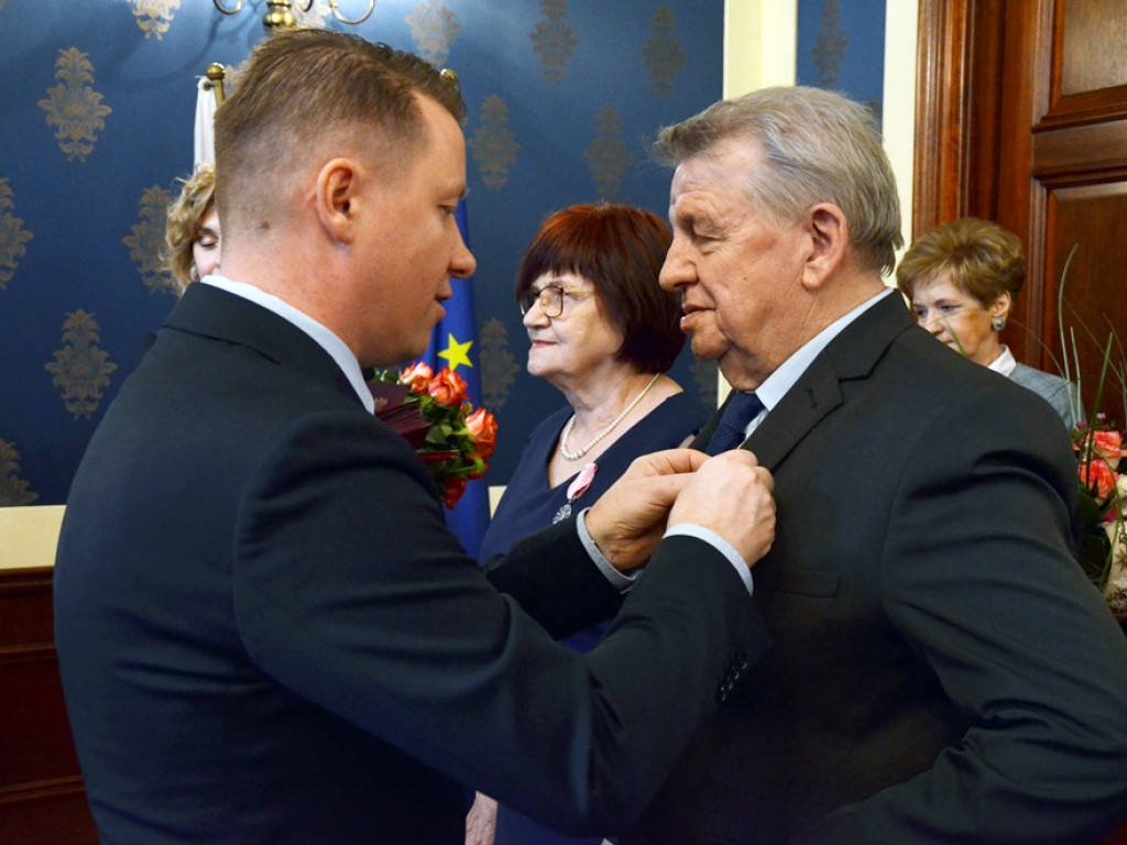 Były łzy szczęścia, bo są razem od 50 lat! Piękny jubileusz w głogowskim ratuszu