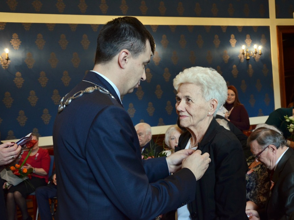 Były łzy szczęścia, bo są razem od 50 lat! Piękny jubileusz w głogowskim ratuszu