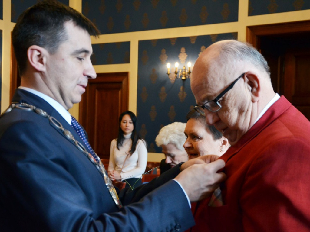 Były łzy szczęścia, bo są razem od 50 lat! Piękny jubileusz w głogowskim ratuszu