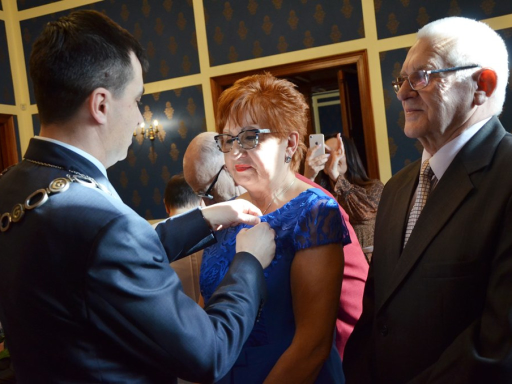 Były łzy szczęścia, bo są razem od 50 lat! Piękny jubileusz w głogowskim ratuszu