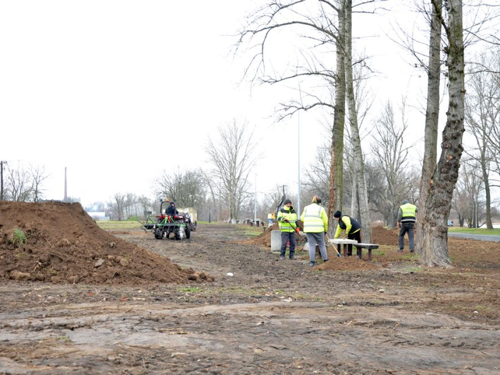 Dni Głogowa na Placu Festynowym. To dopiero w czerwcu, ale już trwają przygotowania terenu do tej imprezy