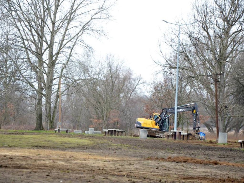 Dni Głogowa na Placu Festynowym. To dopiero w czerwcu, ale już trwają przygotowania terenu do tej imprezy