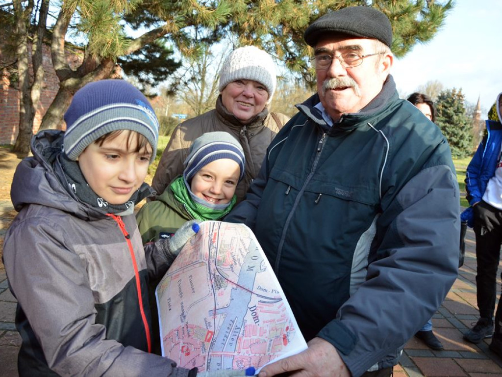 Trochę historii o głogowskich pomnikach podczas zimowych ferii. Chętnych ponad 80 osób