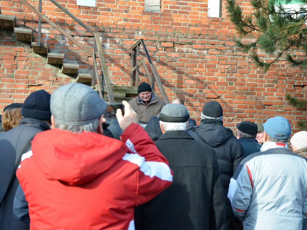 Trochę historii o głogowskich pomnikach podczas zimowych ferii. Chętnych ponad 80 osób