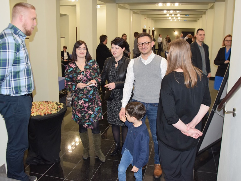 Subtelny klimat w głogowskim teatrze. Wieczór walentynkowy z Mikromusic