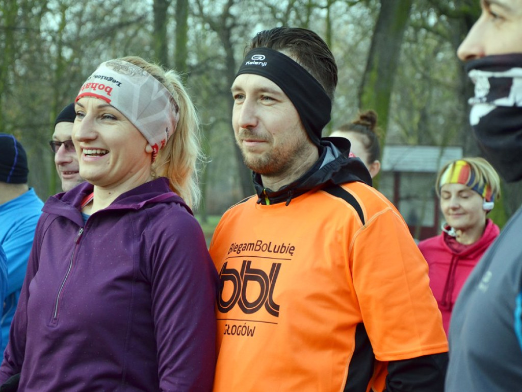 Walentynkowy bieg w parku przy ulicy Budowlanych! Na starcie nie zabrakło pocałunków