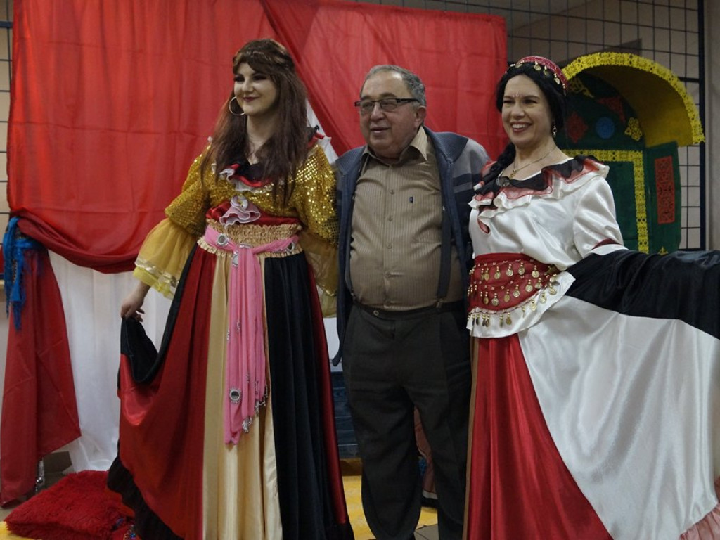 Cygańskie nuty w Kurowicach. Seniorzy świetnie się bawili podczas balu