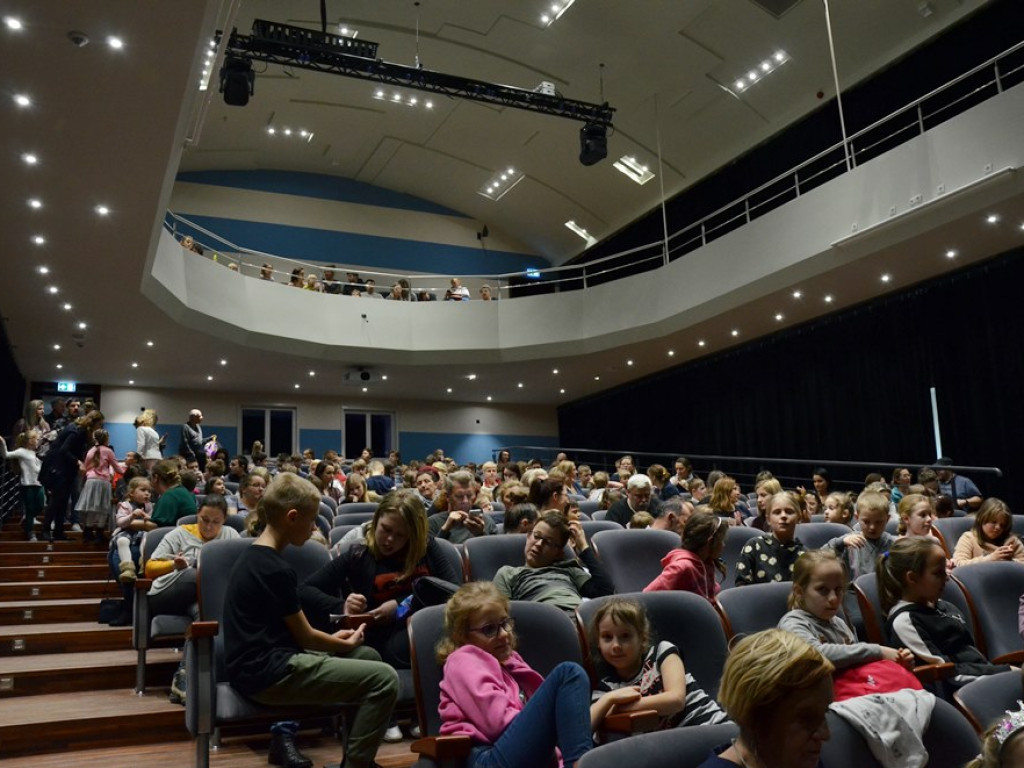 Renifer Niko ratował zimę. Spektakl dla dzieci w miejskim teatrze