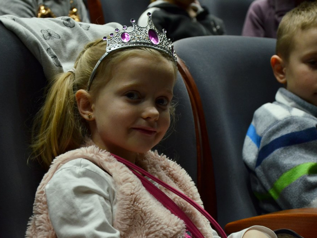 Renifer Niko ratował zimę. Spektakl dla dzieci w miejskim teatrze