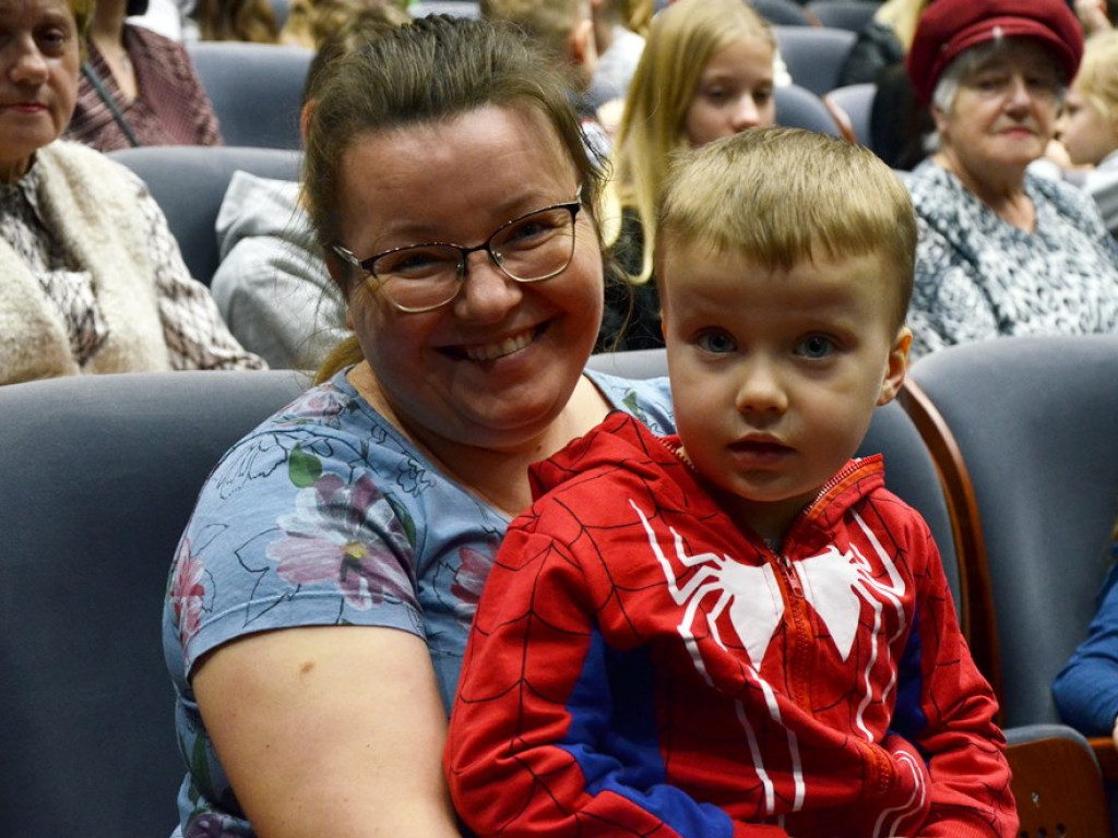 Renifer Niko ratował zimę. Spektakl dla dzieci w miejskim teatrze