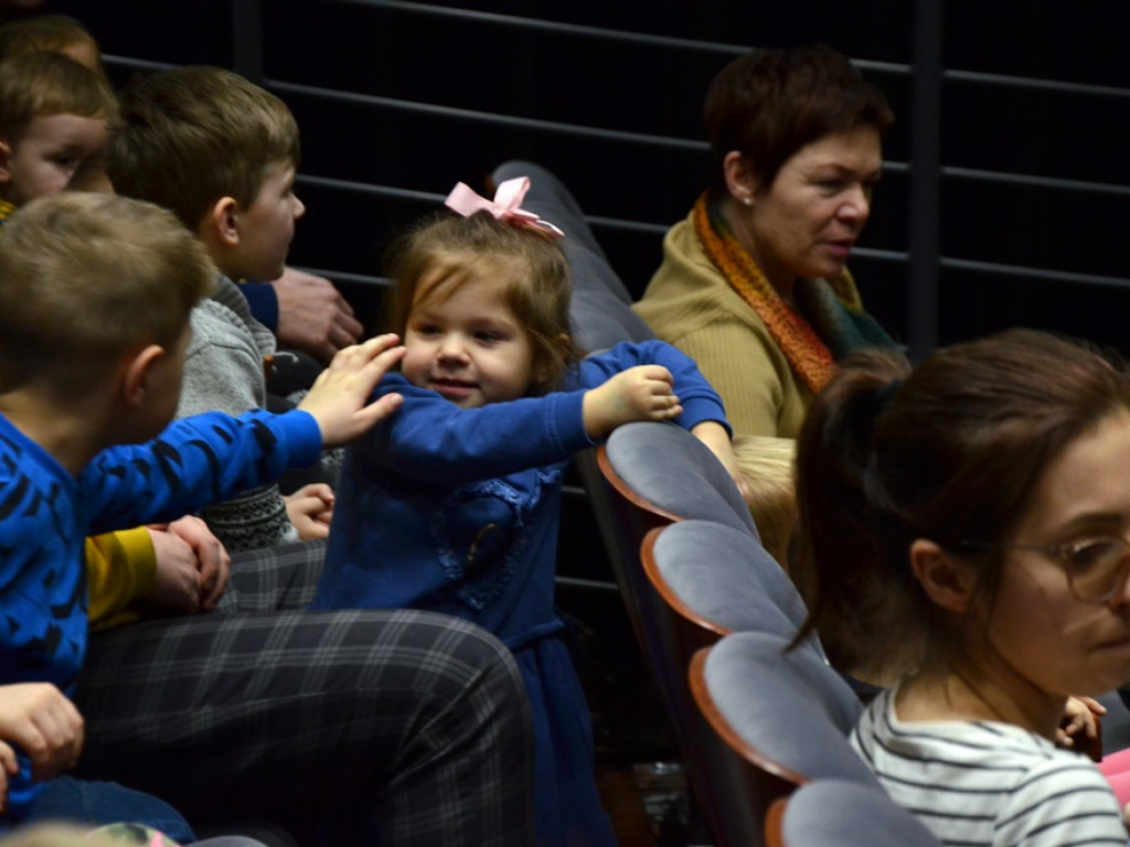 Renifer Niko ratował zimę. Spektakl dla dzieci w miejskim teatrze