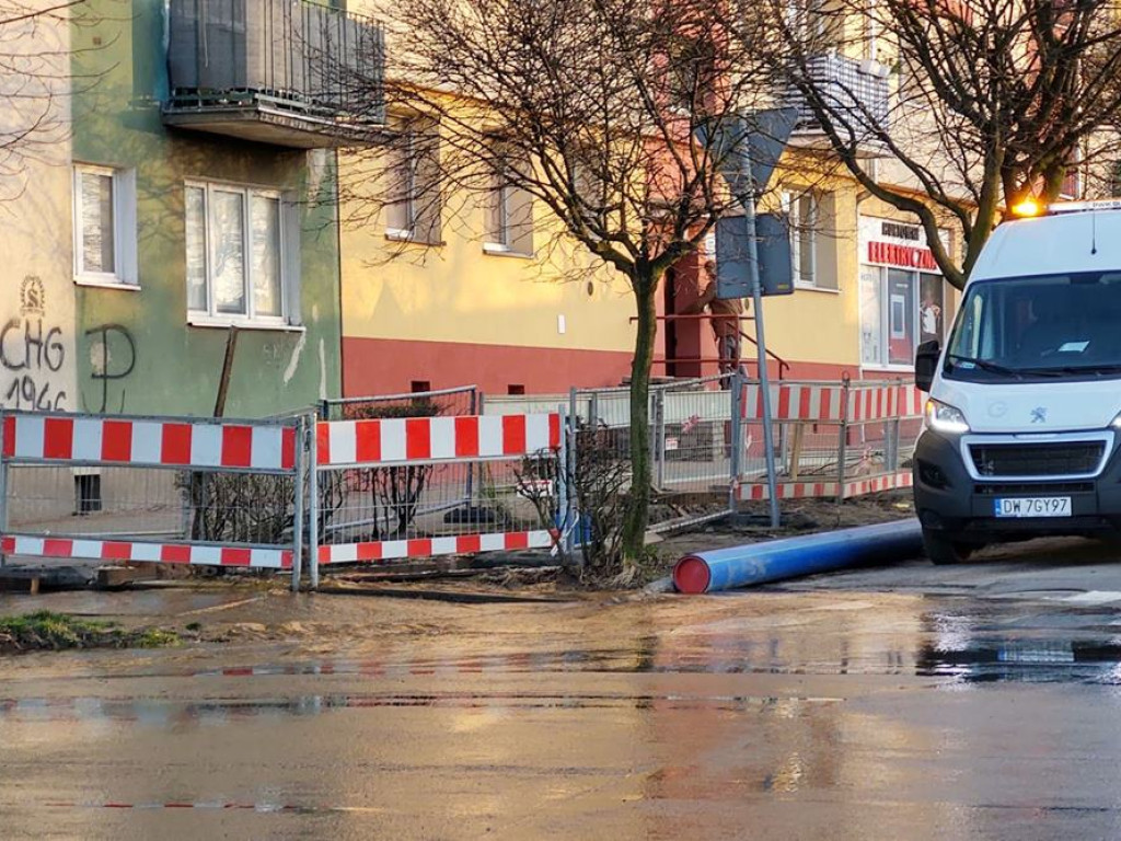 Znów pękła rura, ale mieszkańcy nie mieli problemów z dostawą wody