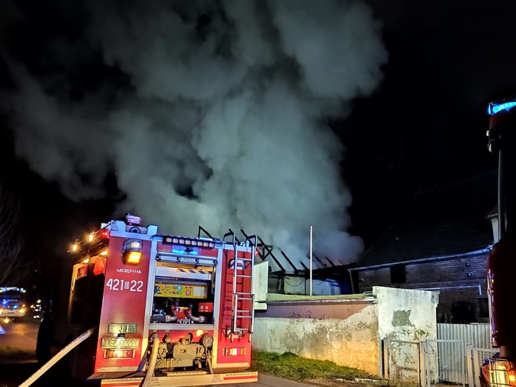 Pożar wybuchł nad ranem. Nie udało się uratować budynku gospodarczego