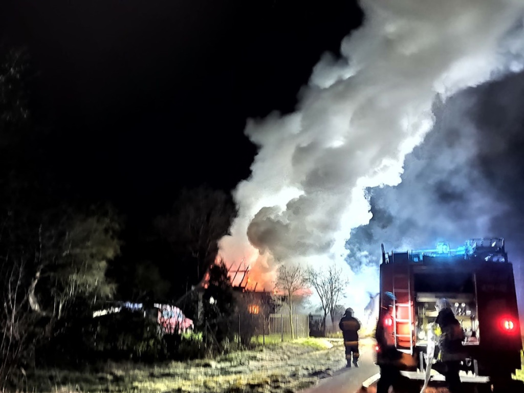 Pożar wybuchł nad ranem. Nie udało się uratować budynku gospodarczego