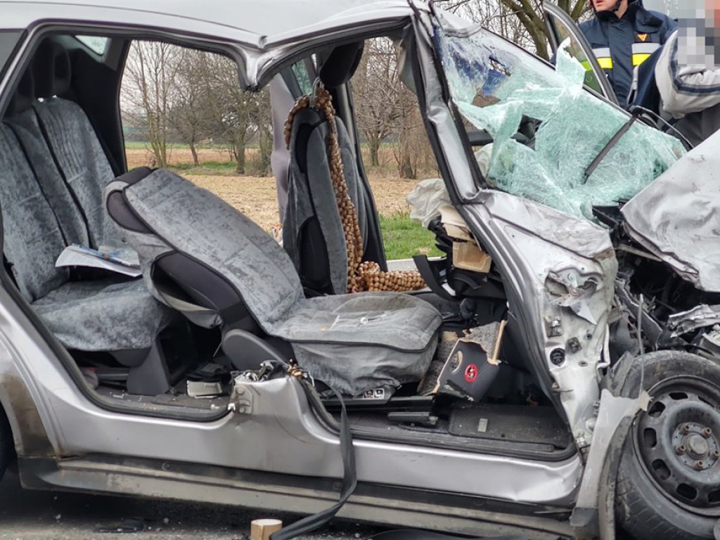 Poważny wypadek! Jedną z poszkodowanych osób zabrał helikopter ratunkowy