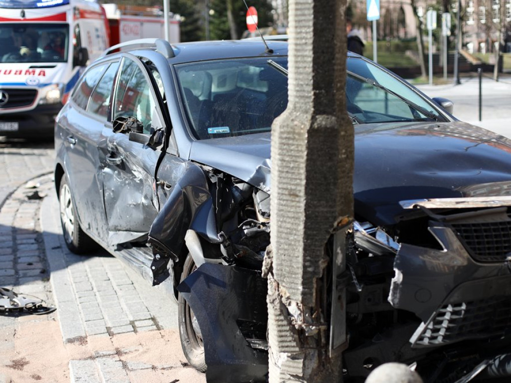 Wypadek na skrzyżowaniu al. Wolności i Jedności Robotniczej. Wymusiła pierwszeństwo
