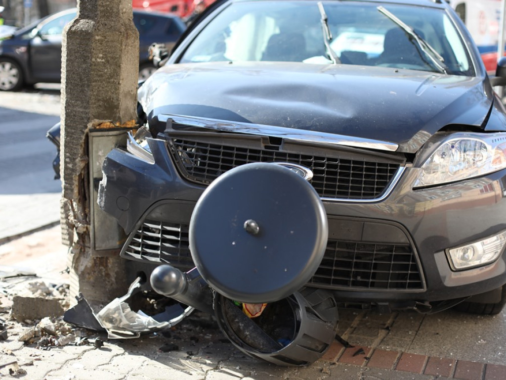 Wypadek na skrzyżowaniu al. Wolności i Jedności Robotniczej. Wymusiła pierwszeństwo
