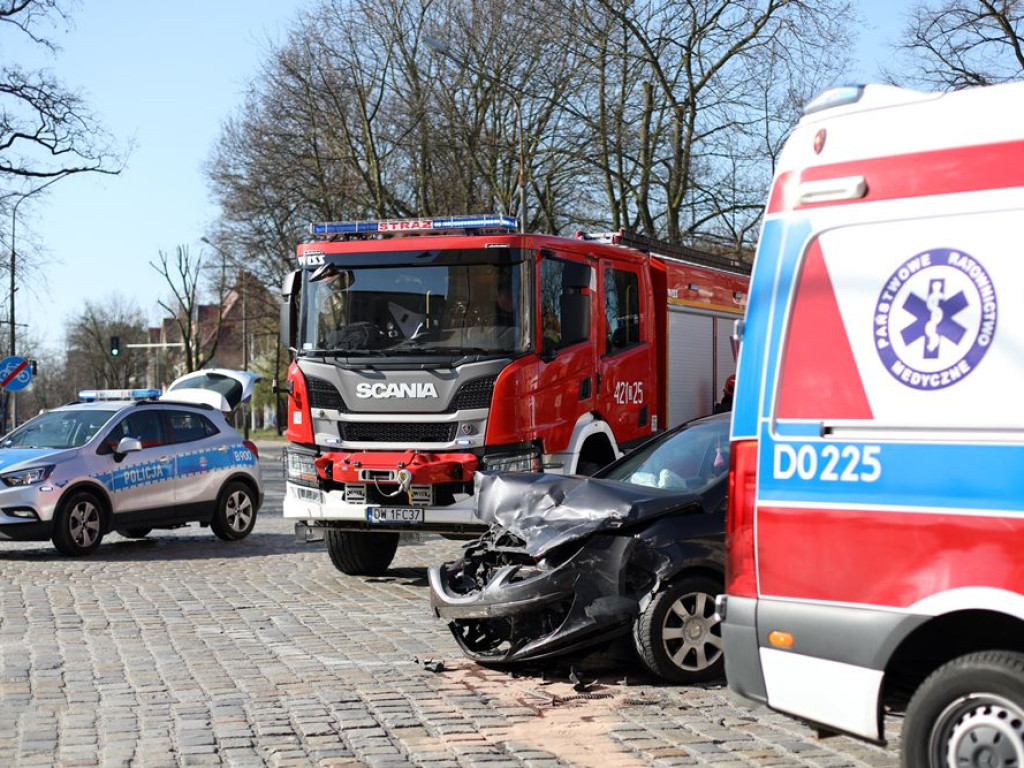 Wypadek na skrzyżowaniu al. Wolności i Jedności Robotniczej. Wymusiła pierwszeństwo