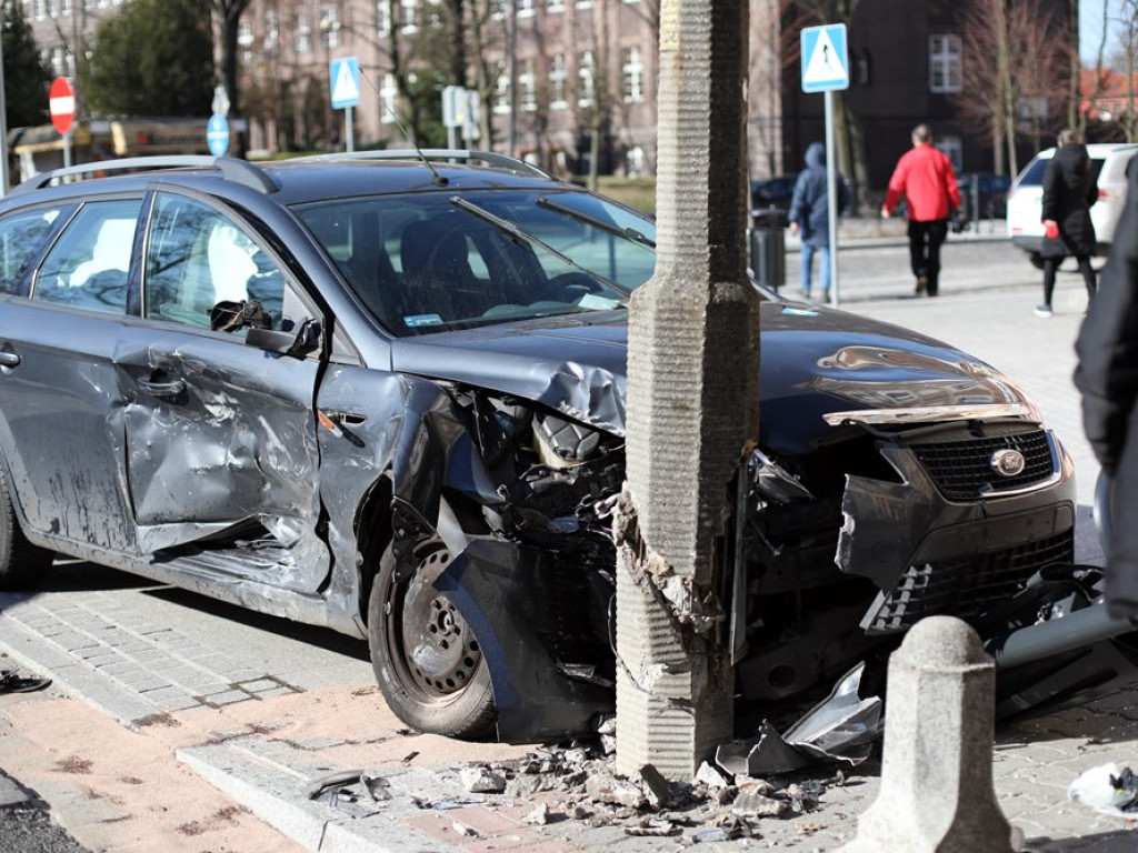 Wypadek na skrzyżowaniu al. Wolności i Jedności Robotniczej. Wymusiła pierwszeństwo