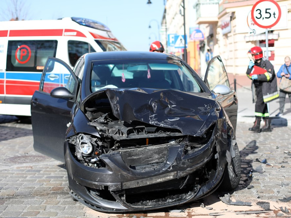 Wypadek na skrzyżowaniu al. Wolności i Jedności Robotniczej. Wymusiła pierwszeństwo