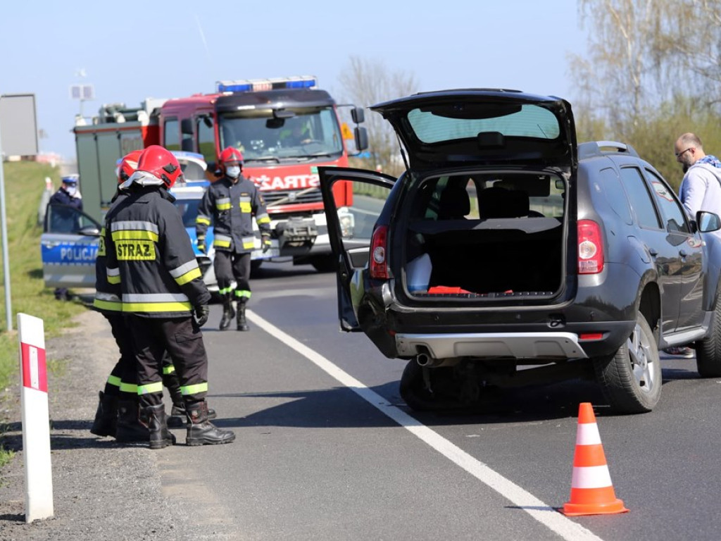 BMW uderzyło w dacię. Sprawca uciekł z miejsca wypadku