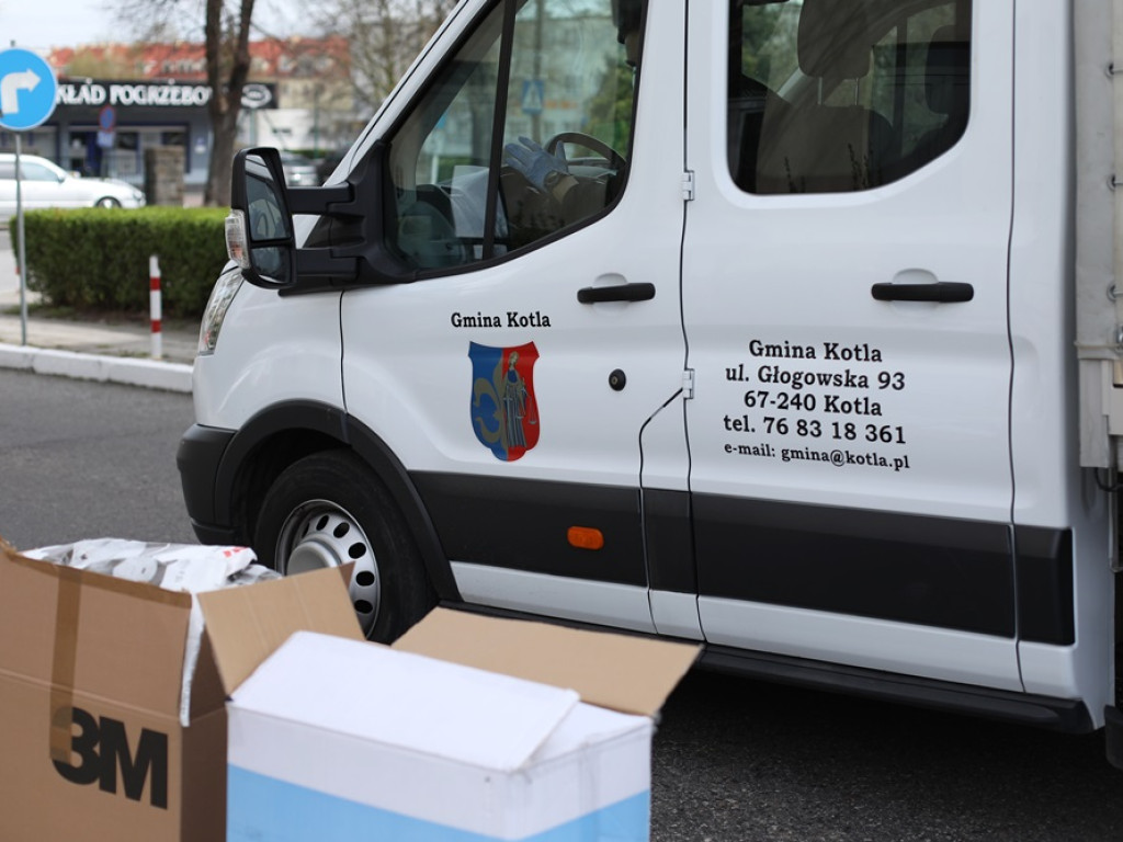 Gminy Kotla i Żukowice zakupiły kombinezony, maseczki i płyny dla szpitala