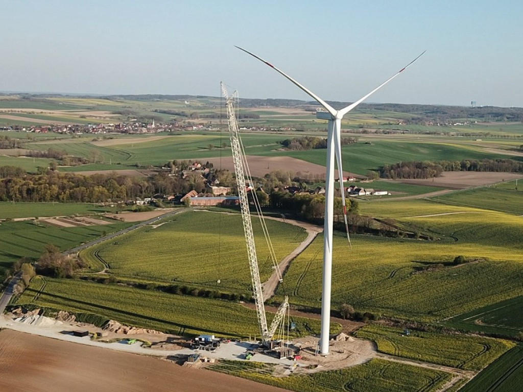 Elektrownia wiatrowa w budowie. Ma być gotowa do końca czerwca