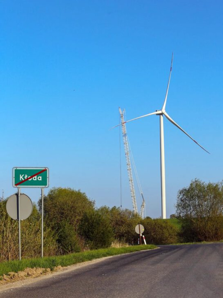 Elektrownia wiatrowa w budowie. Ma być gotowa do końca czerwca