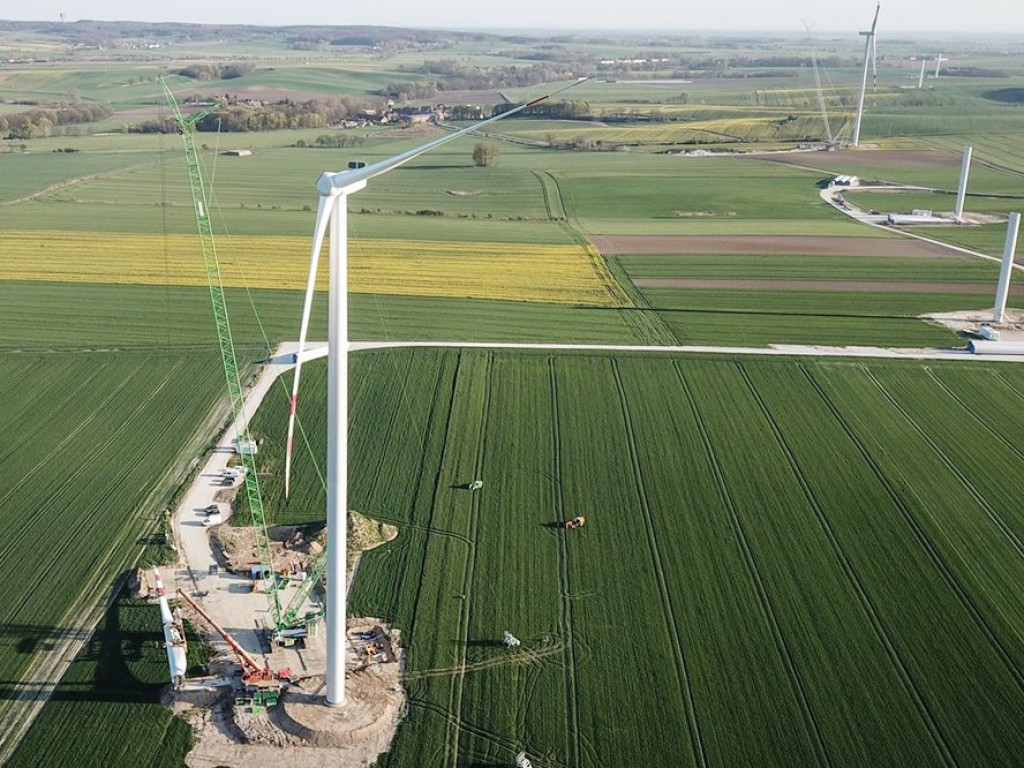 Elektrownia wiatrowa w budowie. Ma być gotowa do końca czerwca