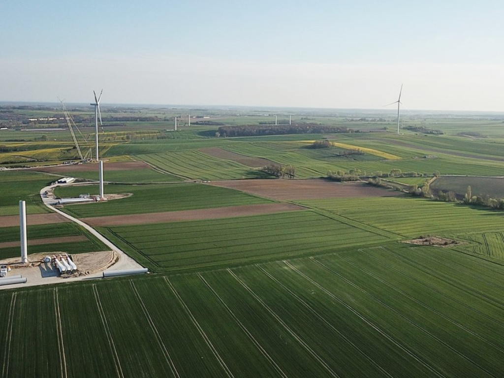 Elektrownia wiatrowa w budowie. Ma być gotowa do końca czerwca
