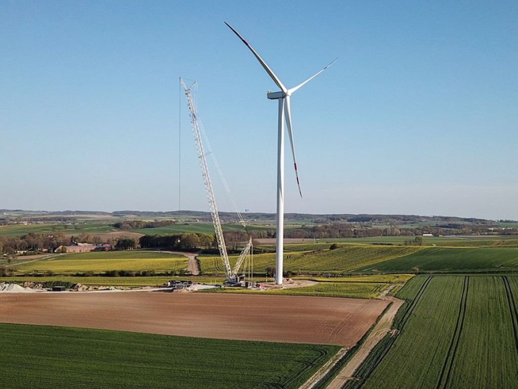 Elektrownia wiatrowa w budowie. Ma być gotowa do końca czerwca