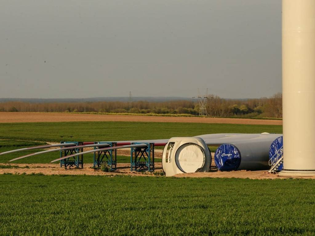 Elektrownia wiatrowa w budowie. Ma być gotowa do końca czerwca