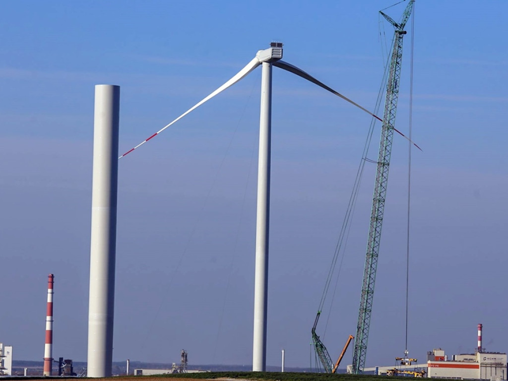 Elektrownia wiatrowa w budowie. Ma być gotowa do końca czerwca