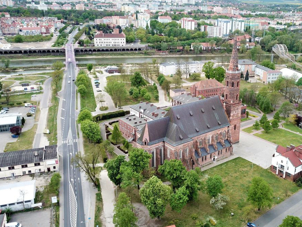 Głogów z lotu ptaka. Zobacz zdjęcia m.in. mariny, kolegiaty i bulwaru