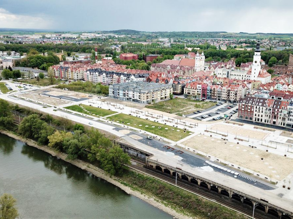 Głogów z lotu ptaka. Zobacz zdjęcia m.in. mariny, kolegiaty i bulwaru