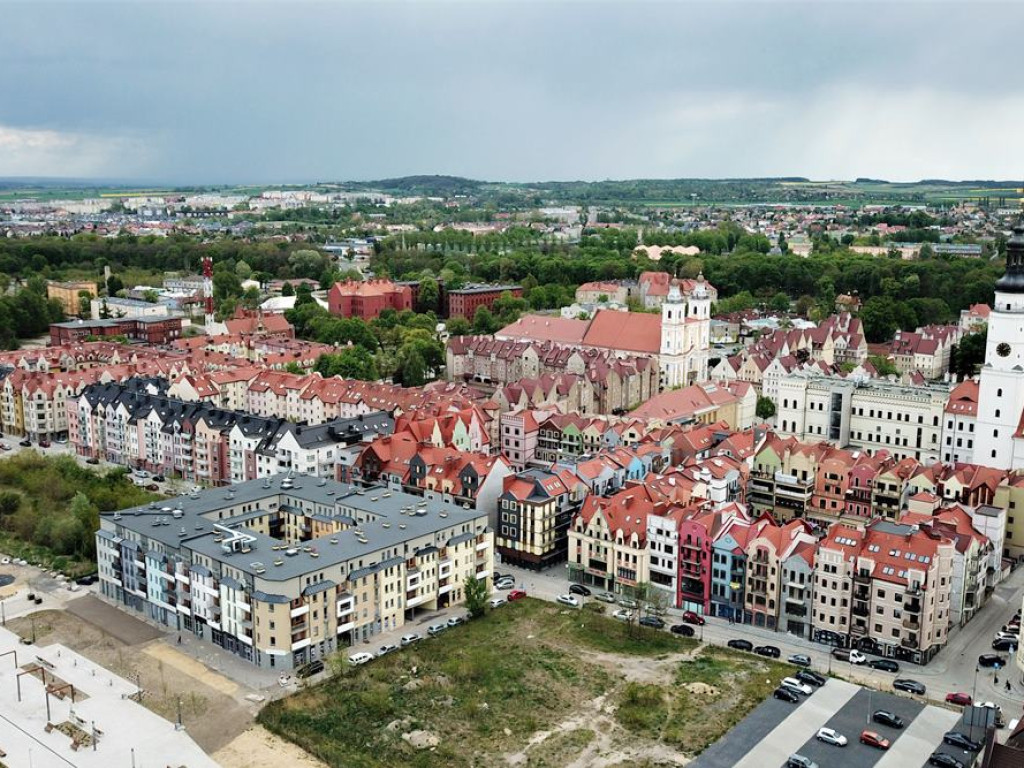 Głogów z lotu ptaka. Zobacz zdjęcia m.in. mariny, kolegiaty i bulwaru