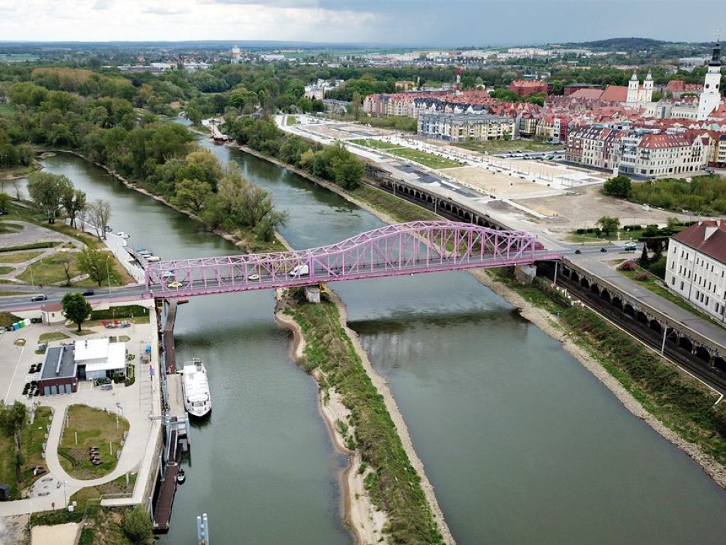 Głogów z lotu ptaka. Zobacz zdjęcia m.in. mariny, kolegiaty i bulwaru