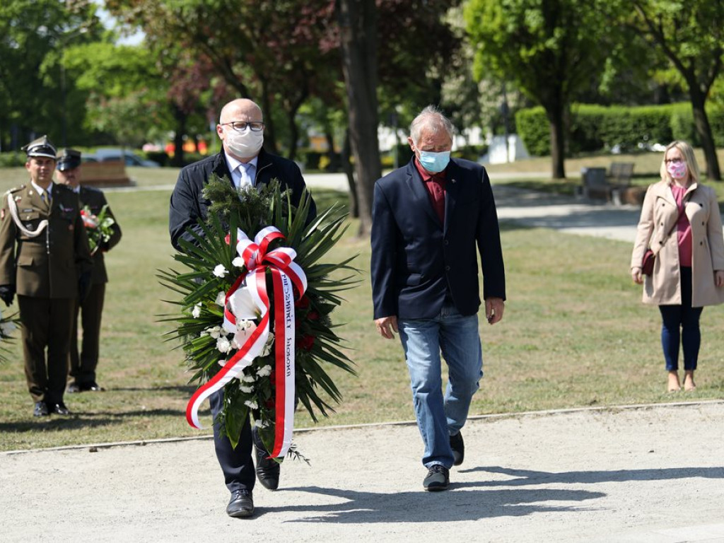 Jesteśmy zobowiązani, aby pamiętać tych, którzy przelali krew na wszystkich frontach II wojny światowej